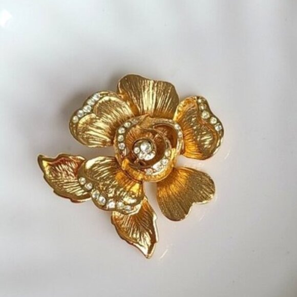 Vintage Jewelry - Vintage 50s Gold Tone Gilded Crystal Flower Floral Brooch